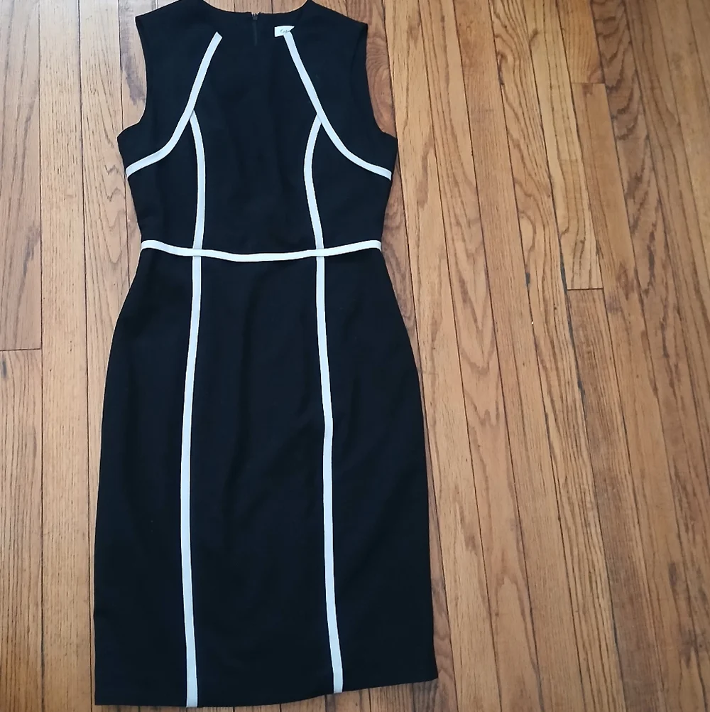 Calvin Klein - Women's Black/White Casual Stylish Sleeveless Dress. Size 4 - Picture 2 of 8